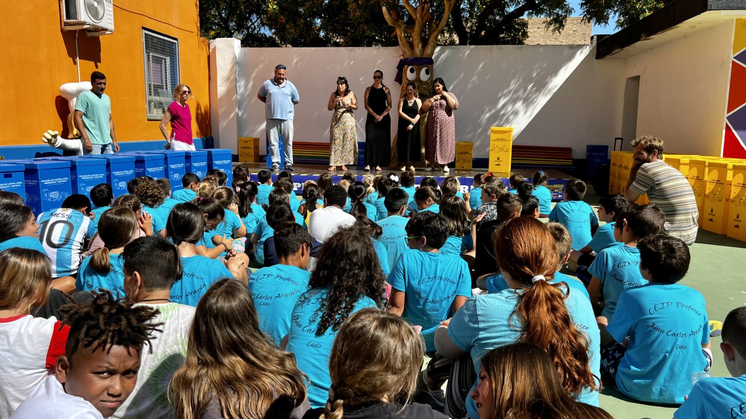 El Ayuntamiento fomenta el reciclaje en los colegios de Cádiz con la